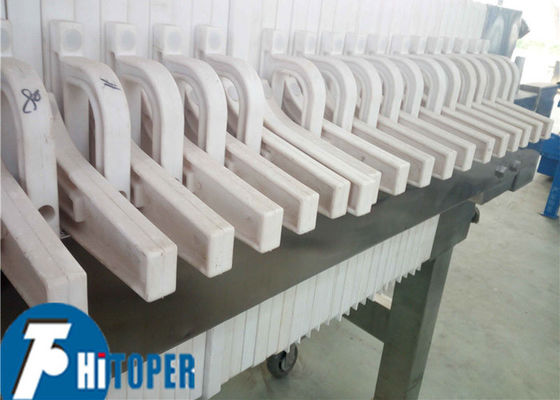 Filtre-presse à cartouches avec pré-couche de diatomées et capacités de filtration stérile pour le traitement de liquides de haute pureté