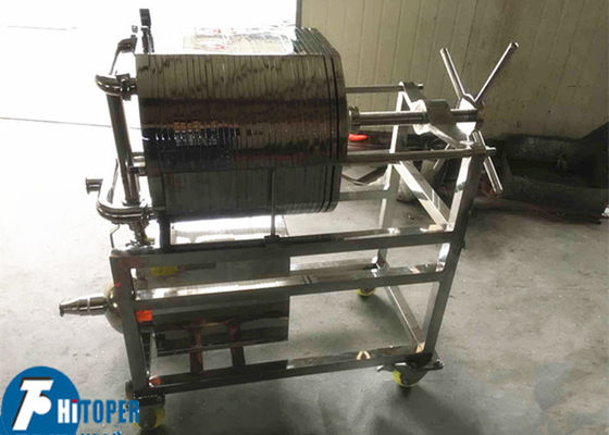 Filtre à plaques et cadres multicouches avec structure à vis pour la déshydratation des boues en suspension et la filtration de liquides de faible viscosité